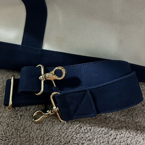 Vineyard Vines Weekender Bag - Picture 6 of 6